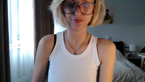 Snapshot of vivica_coke chatting on 05/18/26, 04:13 VI online show from 05/18/26, 04:13