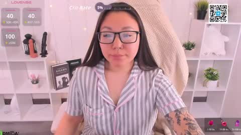 Vivien online show from 04/28/26, 02:27