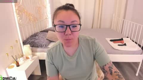 Vivien online show from 05/01/26, 12:15