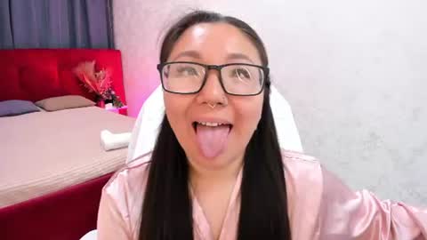 Vivien online show from 06/25/26, 01:05