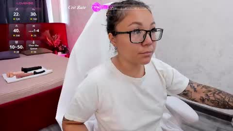 Vivien online show from 06/30/26, 11:50