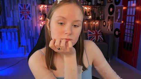 Vivien online show from 12/12/24, 08:32