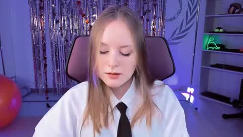 Vivien online show from 03/08/25, 09:06