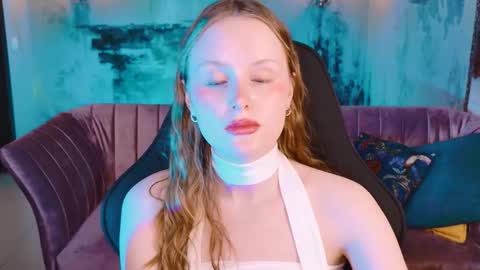 Vivien online show from 11/01/25, 05:37