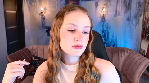 Vivien online show from 11/11/25, 09:09