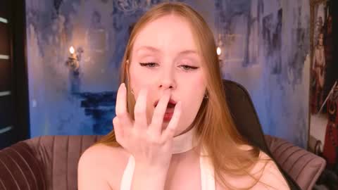 Vivien online show from 11/12/25, 01:11