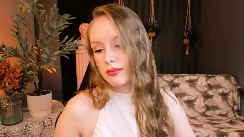 Vivien online show from 11/27/25, 09:11