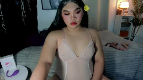 vivienne_monroe online show from 07/28/26, 05:25