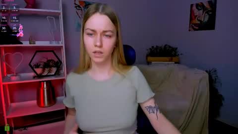Snapshot of vivienne_sweet chatting on 03/03/25, 08:21 Vivi online show from 03/03/25, 08:21