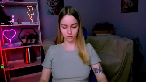 Snapshot of vivienne_sweet chatting on 03/03/25, 11:24 Vivi online show from 03/03/25, 11:24