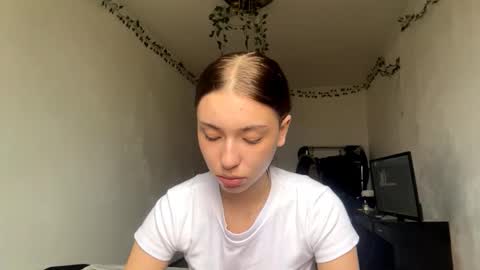 Snapshot of viviennebreihan chatting on 11/05/25, 07:08 Vivi online show from 11/05/25, 07:08