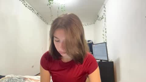 Snapshot of viviennebreihan chatting on 11/06/25, 07:09 Vivi online show from 11/06/25, 07:09