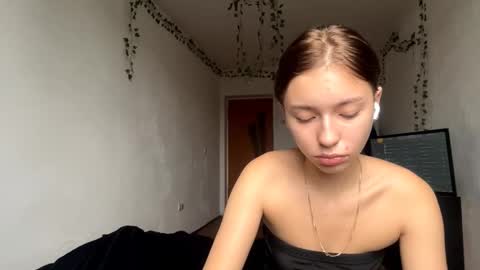 Snapshot of viviennebreihan chatting on 11/10/25, 07:18 Vivi online show from 11/10/25, 07:18