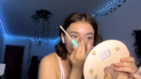 Snapshot of viviennebreihan chatting on 11/21/25, 06:06 Vivi online show from 11/21/25, 06:06