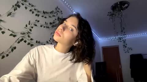 Snapshot of viviennebreihan chatting on 11/29/25, 04:10 Vivi online show from 11/29/25, 04:10