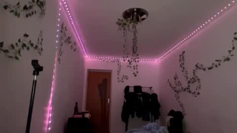 Snapshot of viviennebreihan chatting on 12/02/25, 06:14 Vivi online show from 12/02/25, 06:14