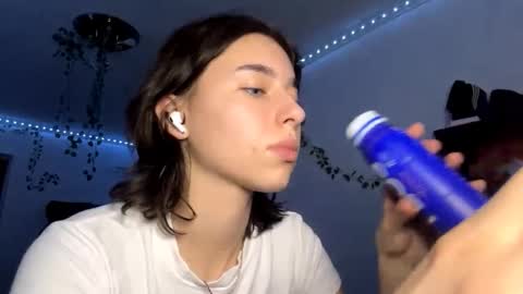 Snapshot of viviennebreihan chatting on 12/03/25, 03:21 Vivi online show from 12/03/25, 03:21