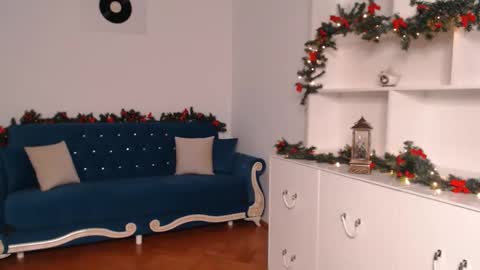 Vivienne online show from 12/08/24, 05:22