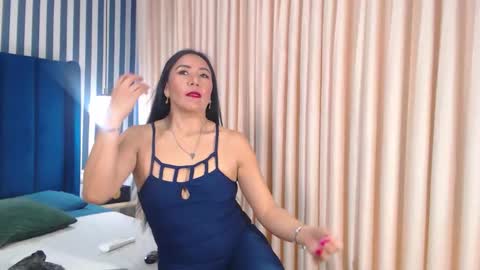 Vivian  online show from 11/18/25, 01:04
