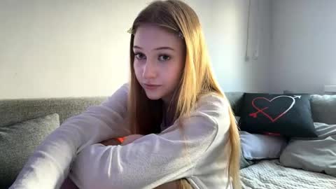 Snapshot of viviennewanko chatting on 04/11/26, 01:48 Kristy online show from 04/11/26, 01:48