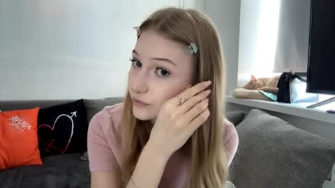 Snapshot of viviennewanko chatting on 04/28/26, 01:27 Kristy online show from 04/28/26, 01:27