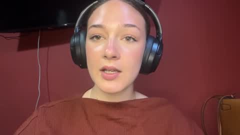 Snapshot of vivienwhiten chatting on 07/30/26, 12:37 Ella online show from 07/30/26, 12:37