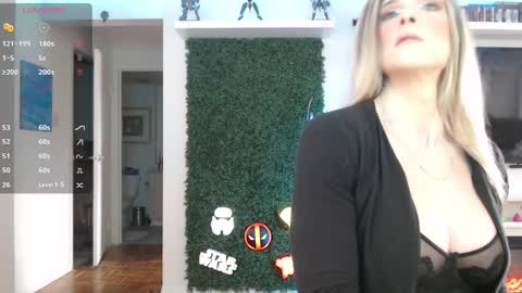 Snapshot of vixen_lockheart chatting on 11/02/25, 03:25 Vixen online show from 11/02/25, 03:25