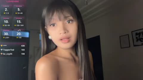 Snapshot of vixendarlingx chatting on 06/18/26, 04:11 Donna online show from 06/18/26, 04:11
