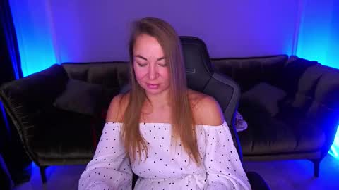 Snapshot of vixenmuse chatting on 11/06/25, 08:54 Ur Lady online show from 11/06/25, 08:54