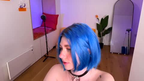 Polly  Online mostly at 9pm-2am UK Time online show from 03/04/25, 09:43