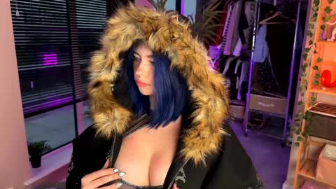 Snapshot of vixenp chatting on 10/19/25, 04:18 Polly Online mostly at 9pm-2am UK Time online show from 10/19/25, 04:18