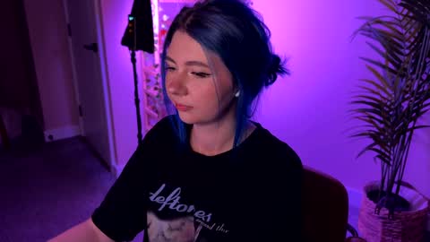 Snapshot of vixenp chatting on 11/30/25, 06:23 Polly Online mostly at 9pm-2am UK Time online show from 11/30/25, 06:23