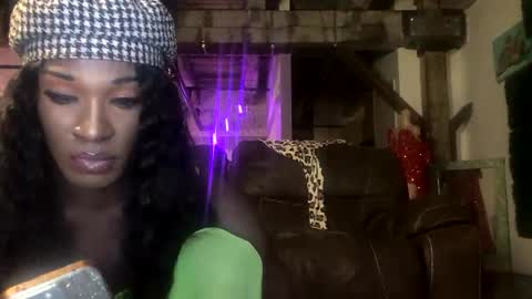 Snapshot of vixenthedoll chatting on 12/11/24, 01:26 10 inch online show from 12/11/24, 01:26