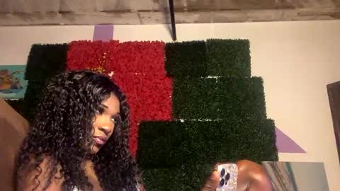 Snapshot of vixenthedoll chatting on 12/15/24, 07:02 10 inch online show from 12/15/24, 07:02