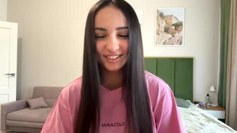 Snapshot of vixy_luna chatting on 04/28/26, 01:27 Miss Mia online show from 04/28/26, 01:27