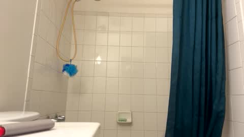 vonnieeb2x online show from 12/15/25, 12:26