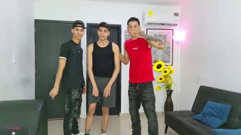 voyeurism_guys online show from 05/05/26, 11:02
