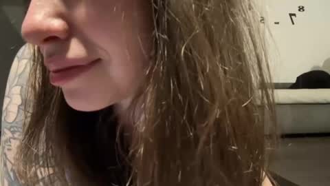 Snapshot of voyliza chatting on 12/02/25, 12:05 voyliza online show from 12/02/25, 12:05