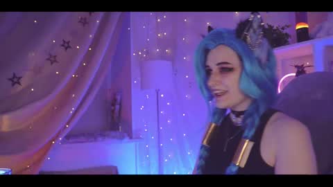 Snapshot of vronnier chatting on 02/14/25, 06:51 vronnier online show from 02/14/25, 06:51