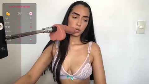 vsantini_ online show from 02/05/25, 10:01