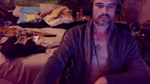 Snapshot of vuiljoske chatting on 06/04/26, 02:06 CBNewGuy online show from 06/04/26, 02:06
