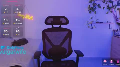 Vikky online show from 10/24/25, 10:50