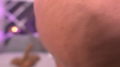 Snapshot of vvioleta_ chatting on 10/25/25, 03:36 Violeta online show from 10/25/25, 03:36