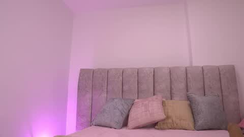 Snapshot of vvioleta_ chatting on 11/05/25, 03:06 Violeta online show from 11/05/25, 03:06