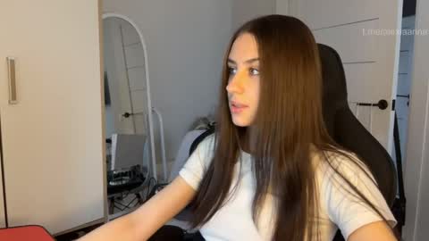 Snapshot of vx_arina chatting on 04/27/26, 08:12 Arina online show from 04/27/26, 08:12