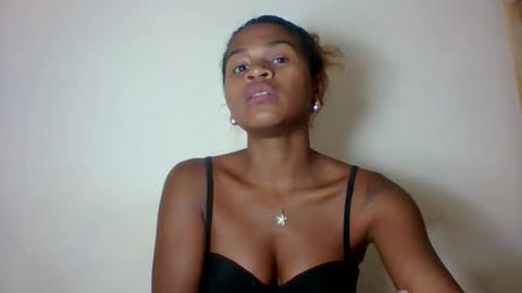 Snapshot of vynarahot chatting on 05/02/26, 06:13 vynarahot online show from 05/02/26, 06:13