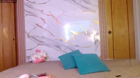 kitty SUPORT ME AND MY BABY SINGLE MOMY online show from 07/12/26, 02:30