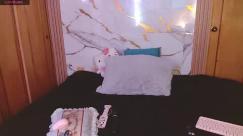 kitty SUPORT ME AND MY BABY SINGLE MOMY online show from 07/14/26, 10:21
