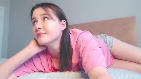 Snapshot of wai_mai chatting on 09/15/25, 10:48 waiwai online show from 09/15/25, 10:48