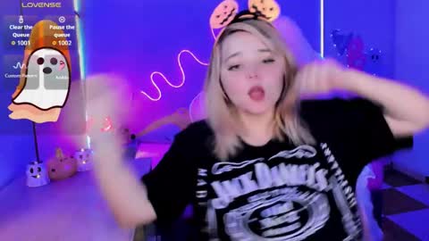   online show from 10/19/25, 04:24